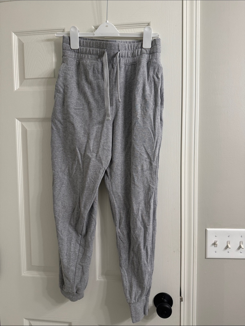 Pact women’s gray drawstring joggers